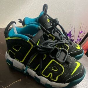 Nike Kids Black and Teal Sneakers